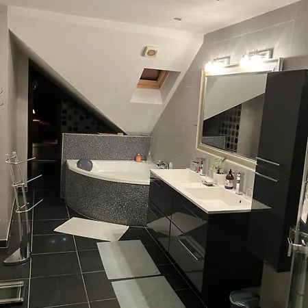 Maison Corneille Proche De Lille Bed & Breakfast